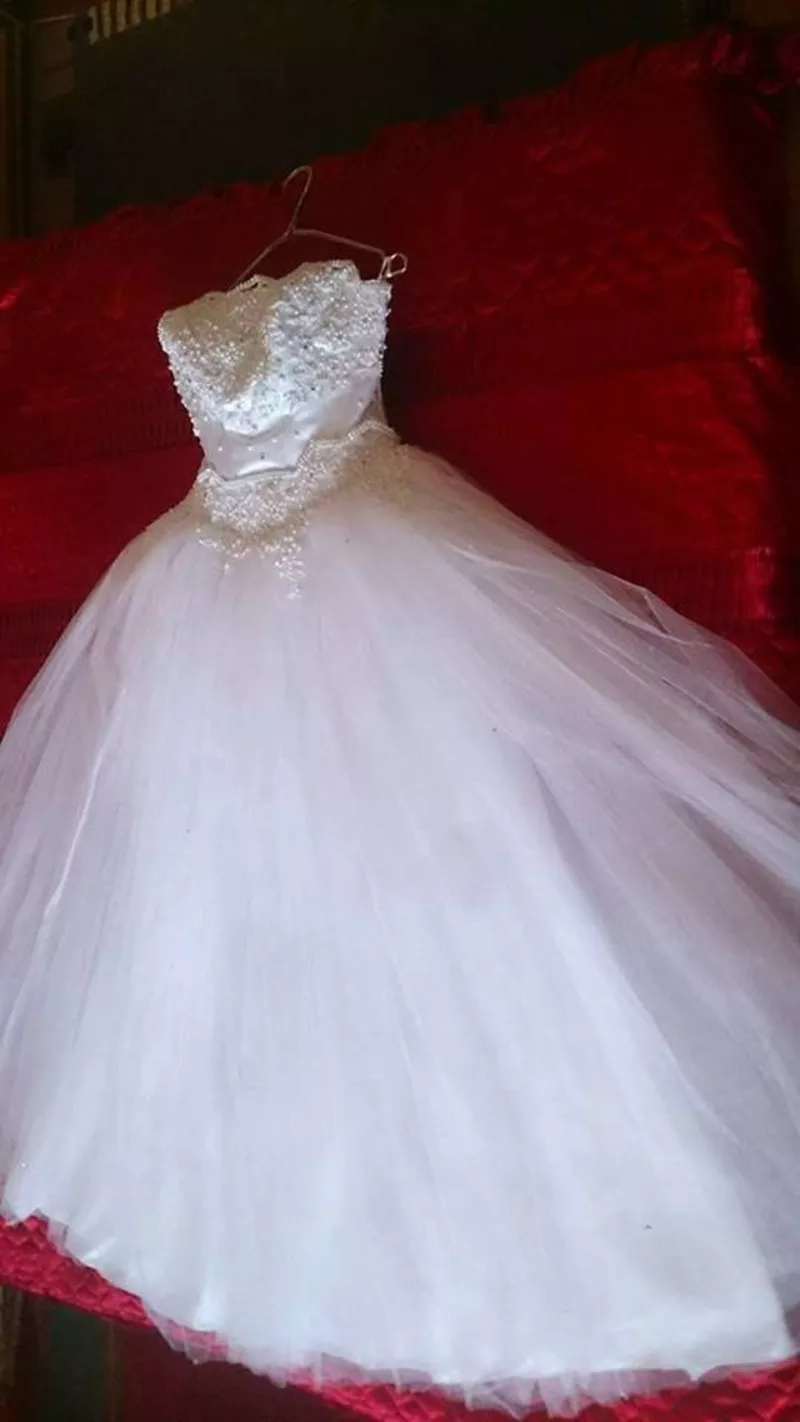 свадебное платье в отличном состоянии ,  размер 48 3
