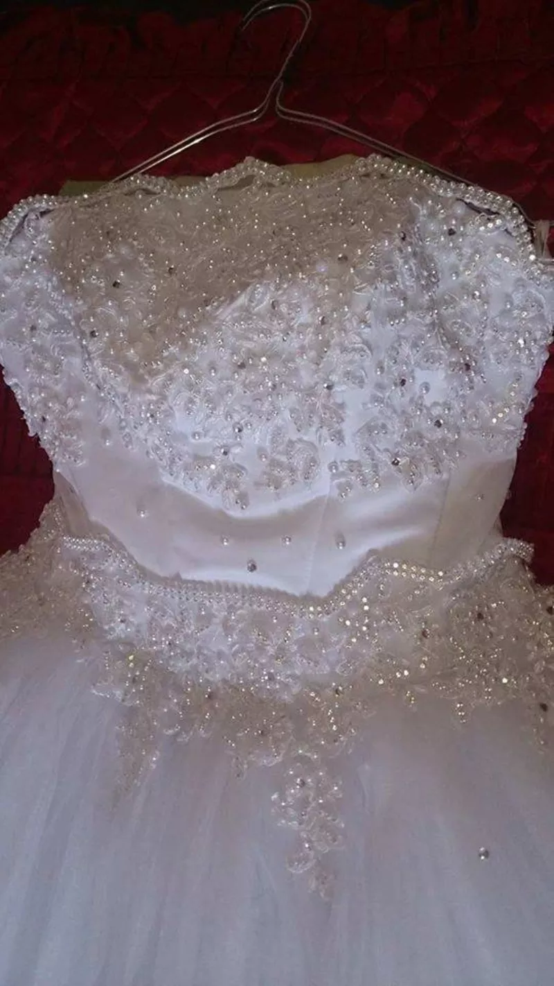 свадебное платье в отличном состоянии ,  размер 48 4